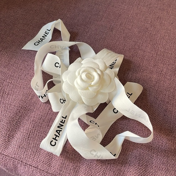♥️ CHANEL authentic Camellia Flower   with ribbon - Picture 3 of 4